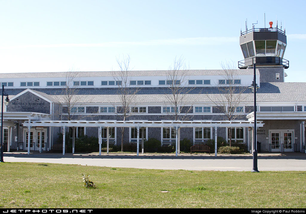 Martha's Vineyard Airport (MVY) - TiLimousine chauffeur service